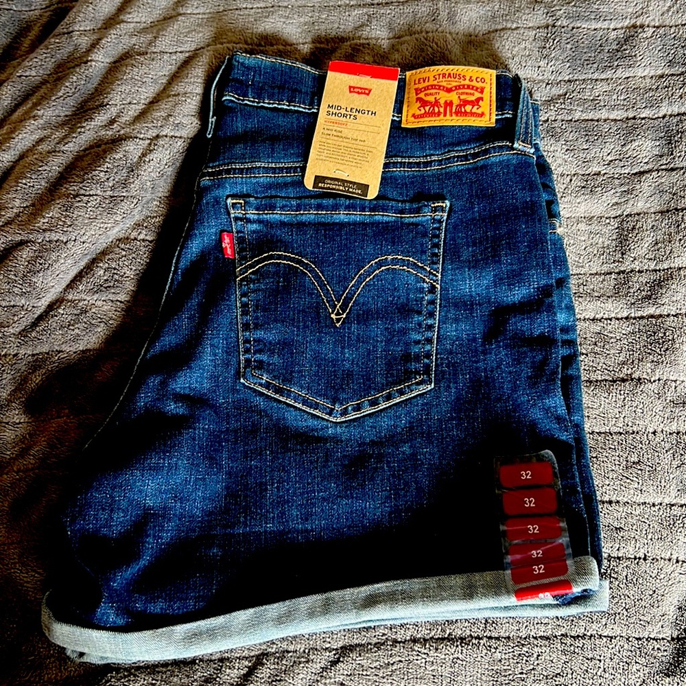 Levi’s Mid-Length Shorts, Hypersoft,  Mid Rise, 32 waist, BNWT. - Picture 2 of 3